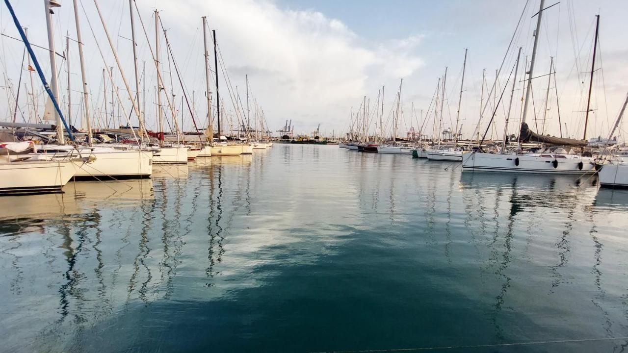 Autentico Velero En Botel *