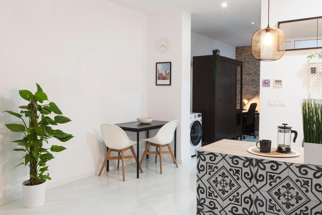 Artistic Digital Retreat-great Location Near Metro Apartamento Valência