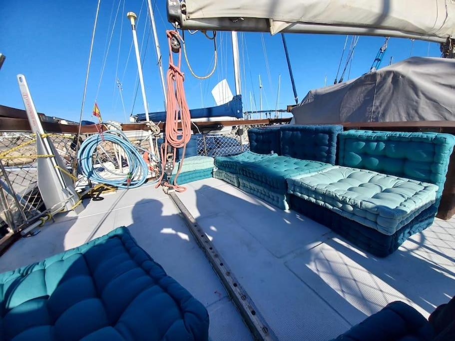 Excelente Velero Clasico En Botel *