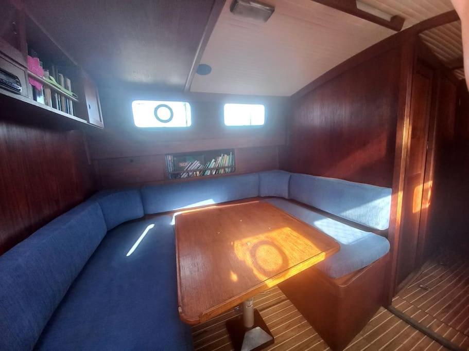Botel Excelente Velero Clasico En *