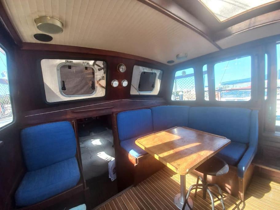 Excelente Velero Clasico En Botel Valencia
