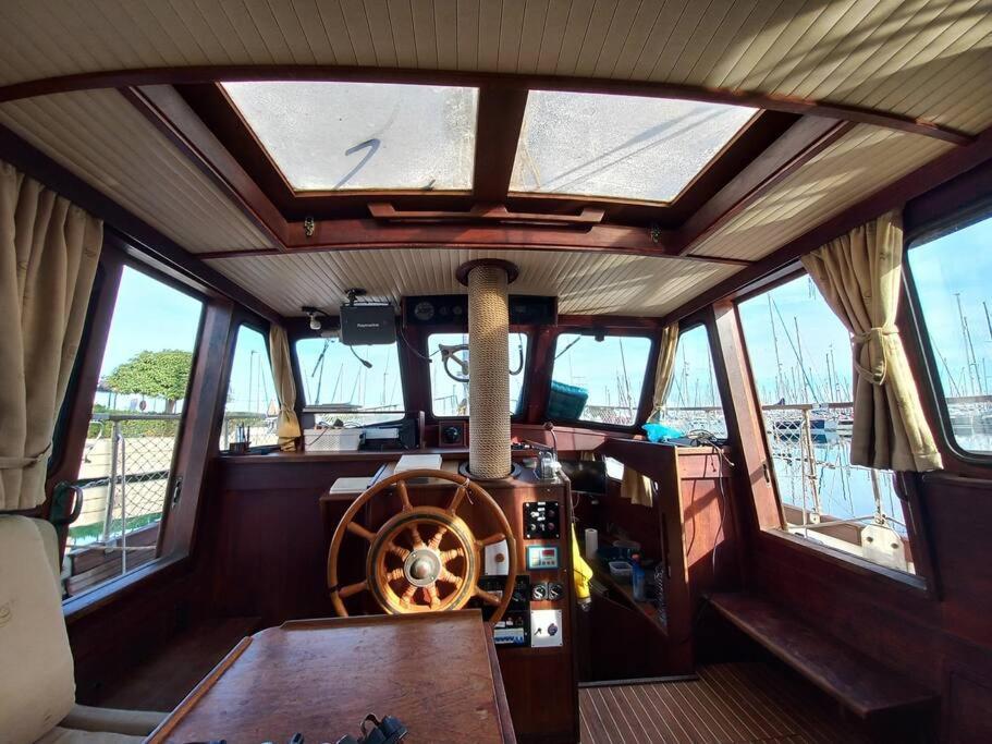 Excelente Velero Clasico En Botel Valencia