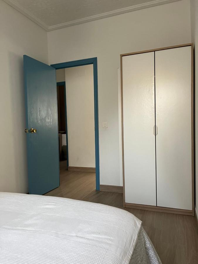 Modernized 3-bedroom Flat 500m To The Apartment *