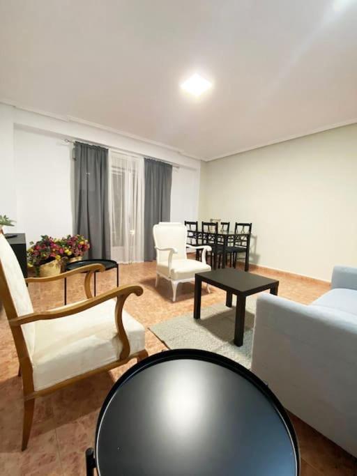 In Spacious Flat In * Valencia