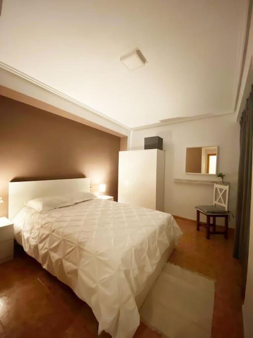 In Spacious Flat In * Valencia