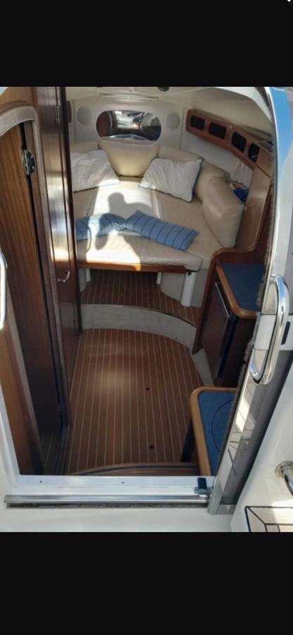 Botel Excelente Mini Yate *
