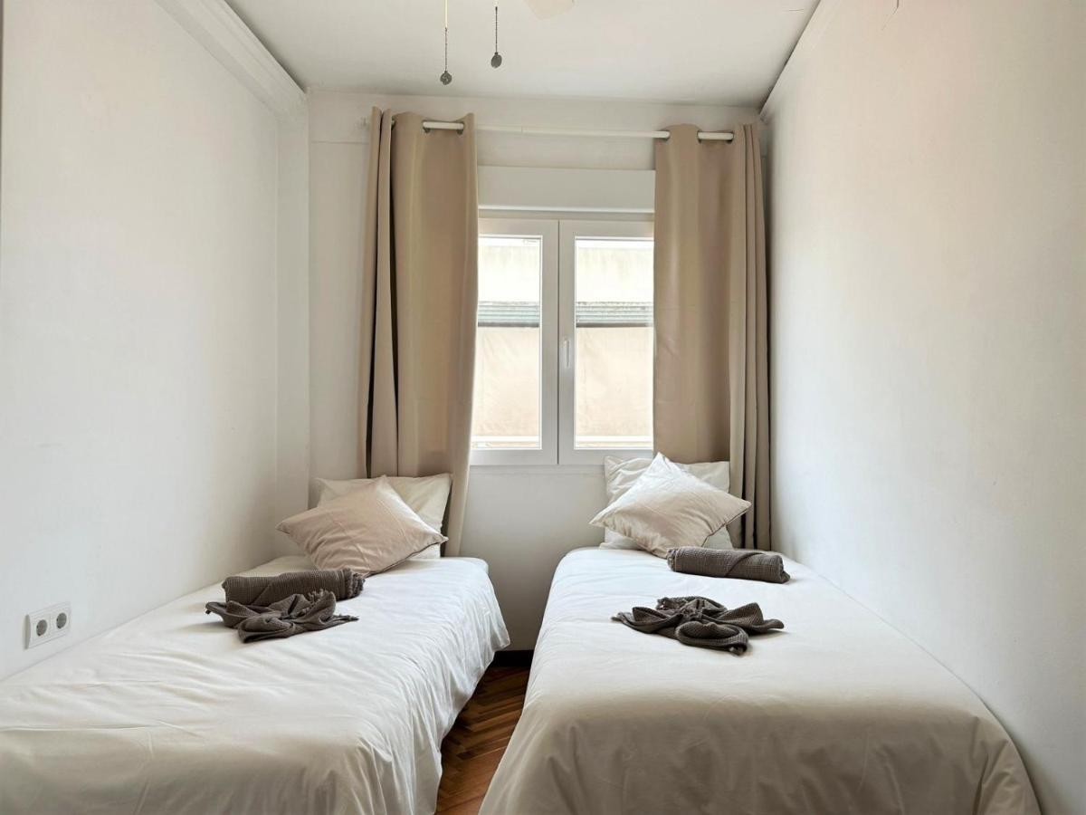Your Sunny & Spacious Portview Apartment