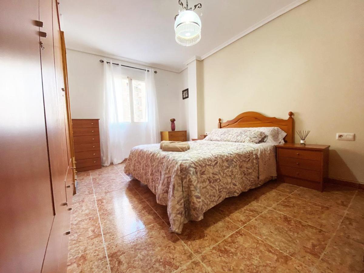 In Great Location In Shared Valencia