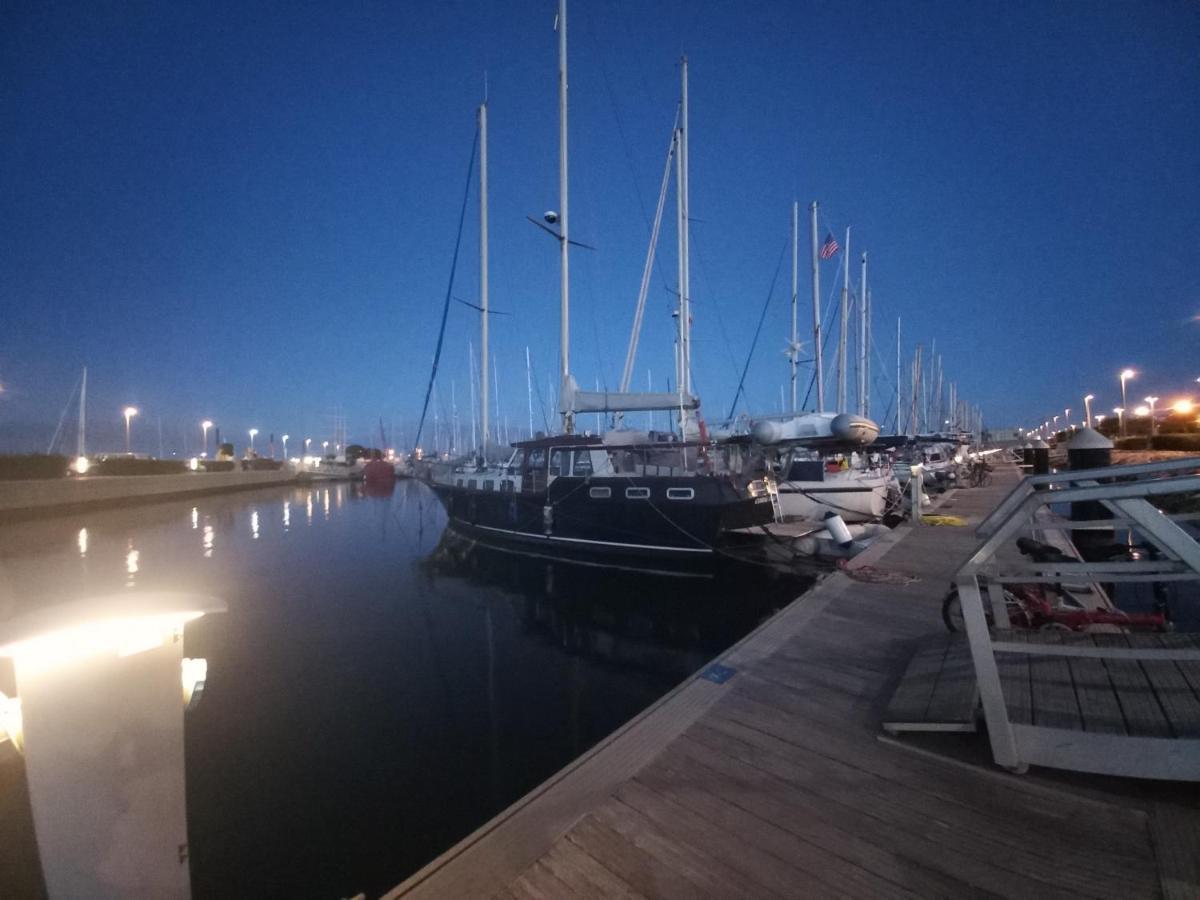 Excelente Velero Clasico En Botel Valencia