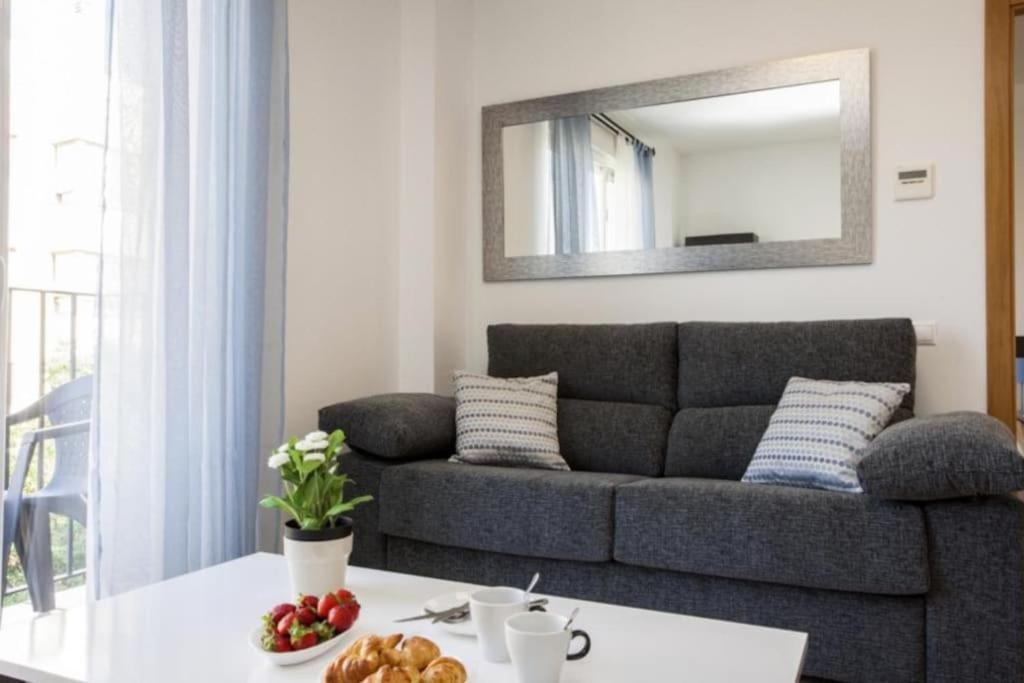 Cozy Flat Near Torres De Serrano Apartment