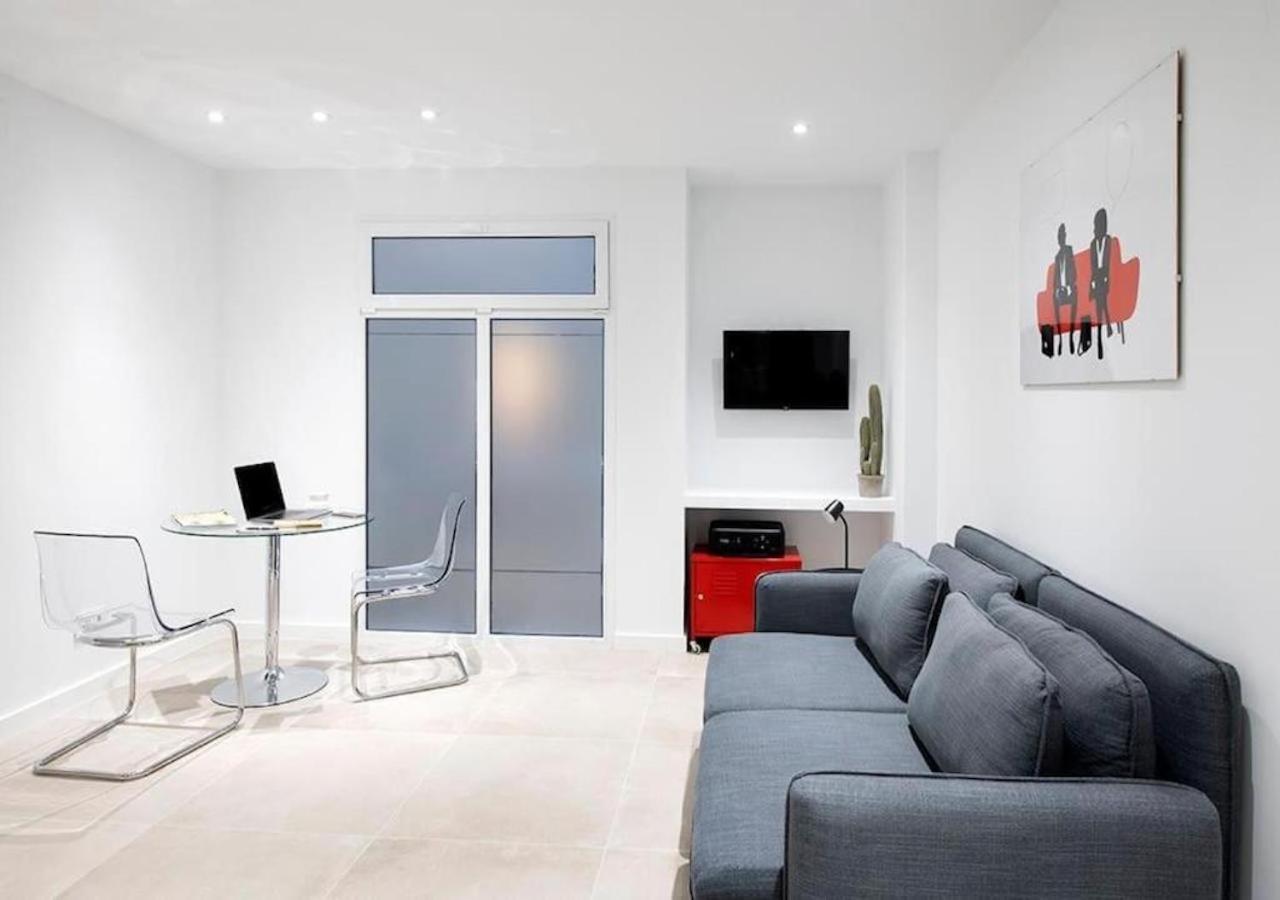 Apartamento Office Reina 7 *