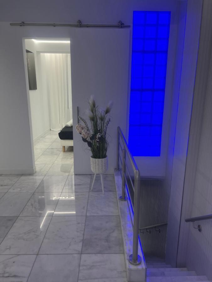 Deluxe House *