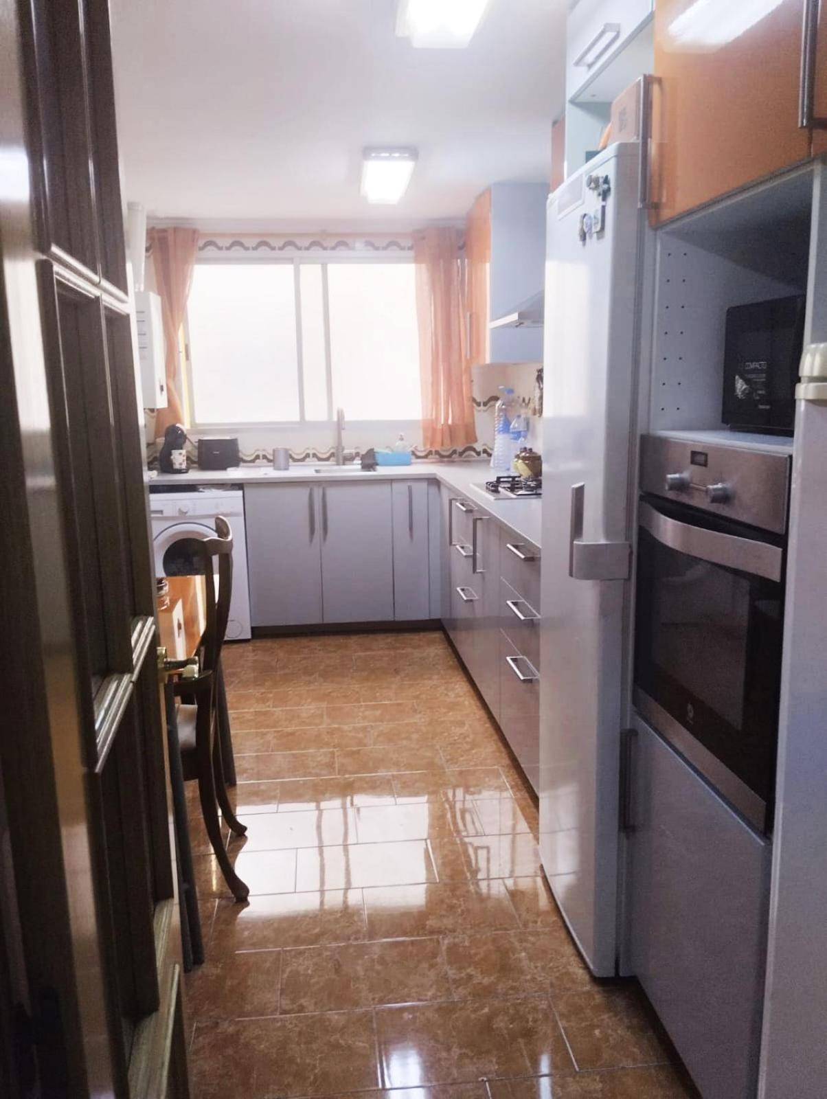 Homestay Blasco Ibanez Double With Private Bathroom In Shared
