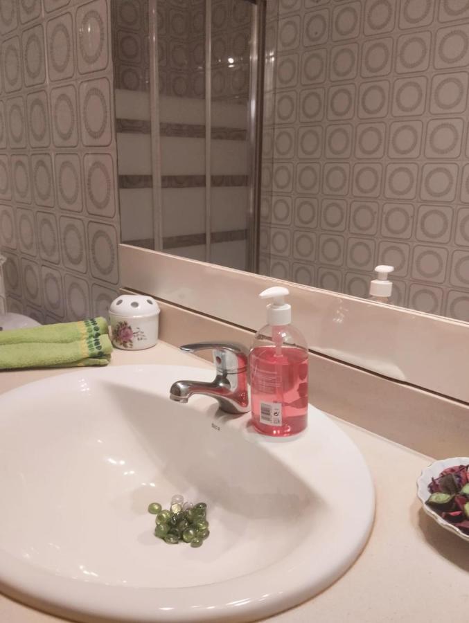Blasco Ibanez Double With Private Bathroom In Shared