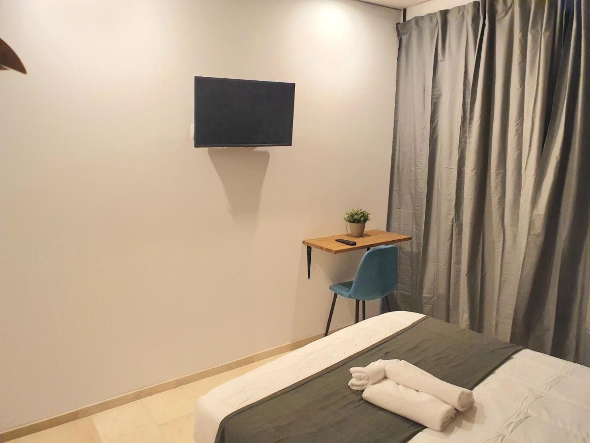 Hostel Plaza Resest *