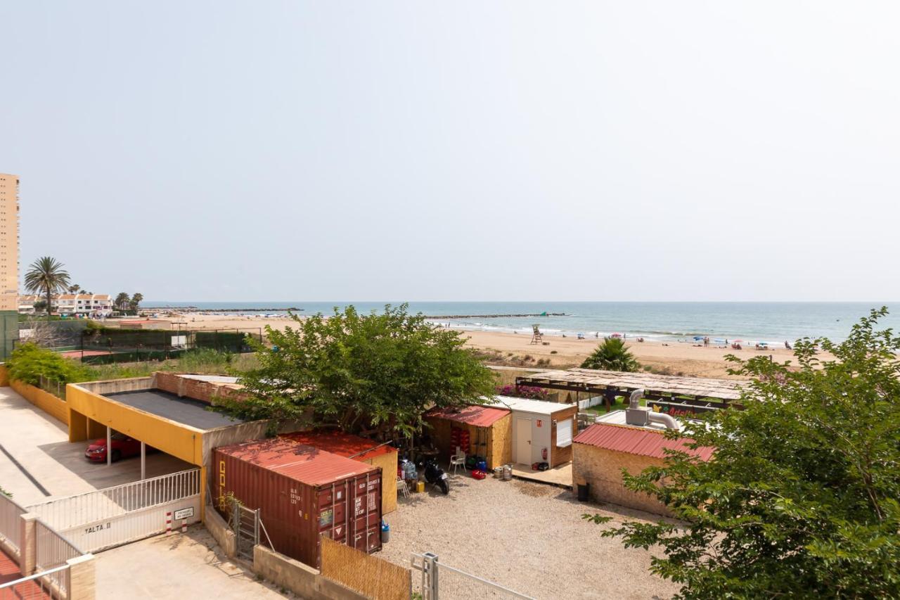 Isola Beachside Apartment *