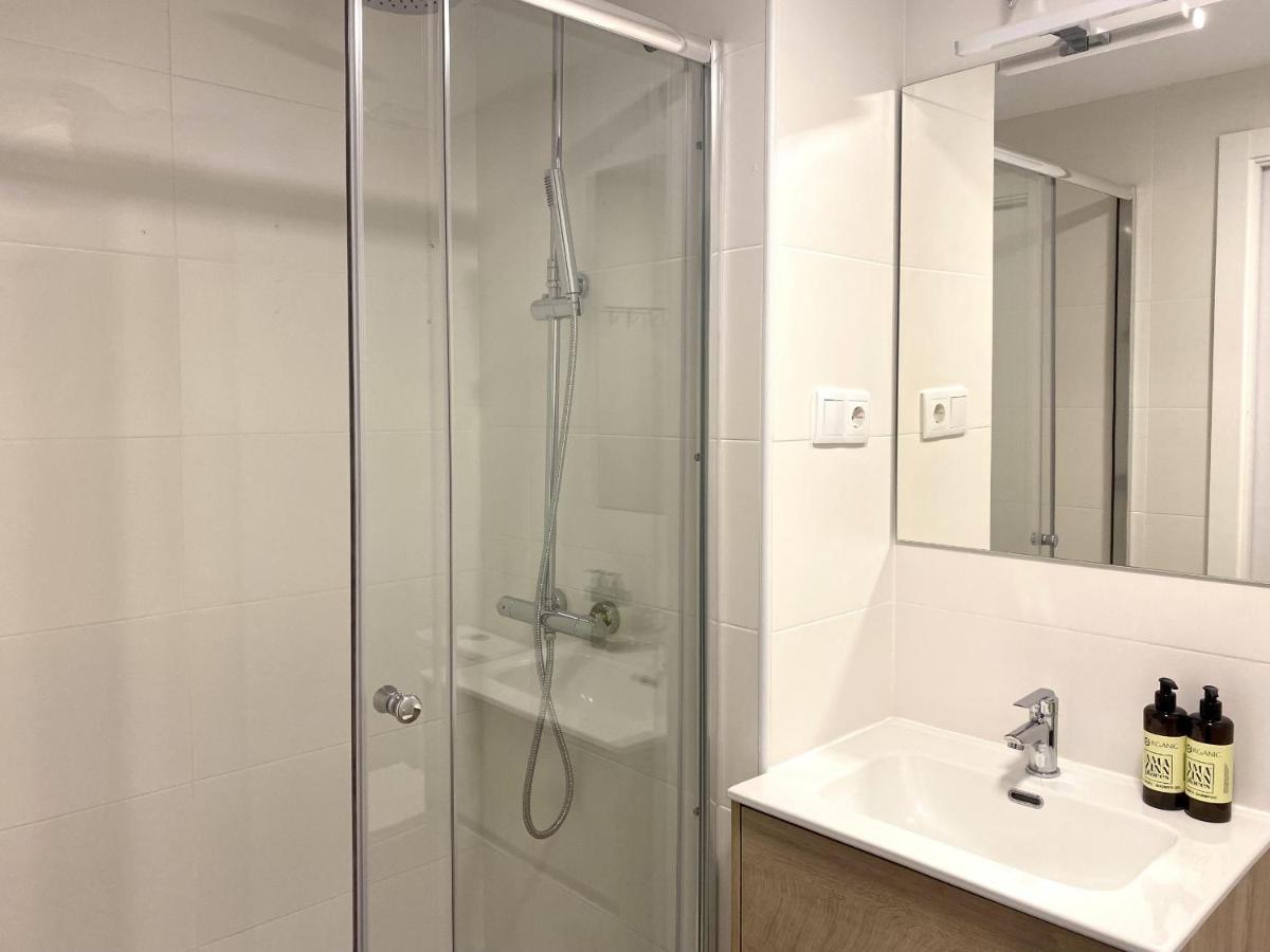 En Playa Malvarrosa Con Bano Privado -no Ac- *