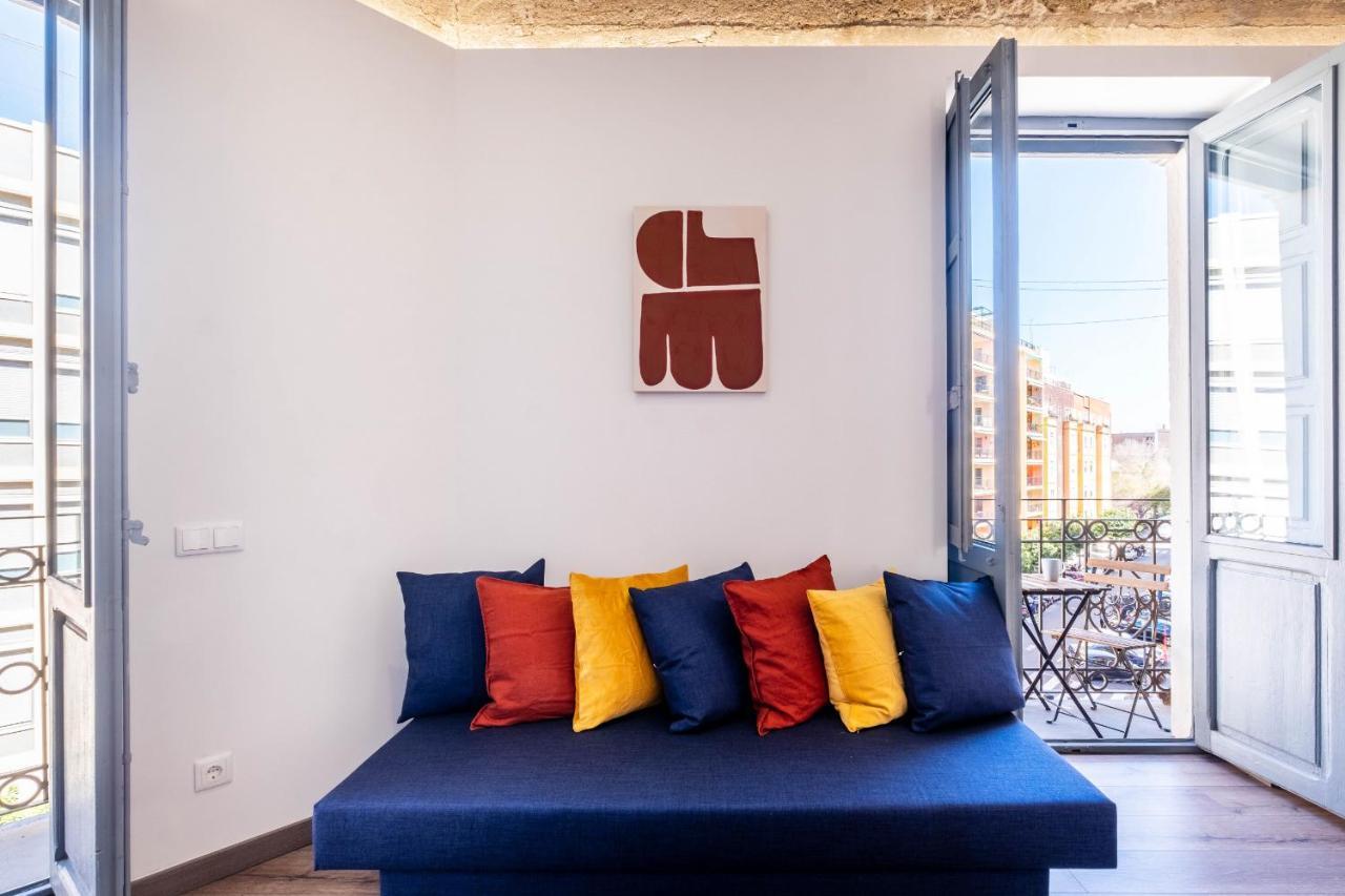 Well Lit And Creatively Designed Apartment Valencia