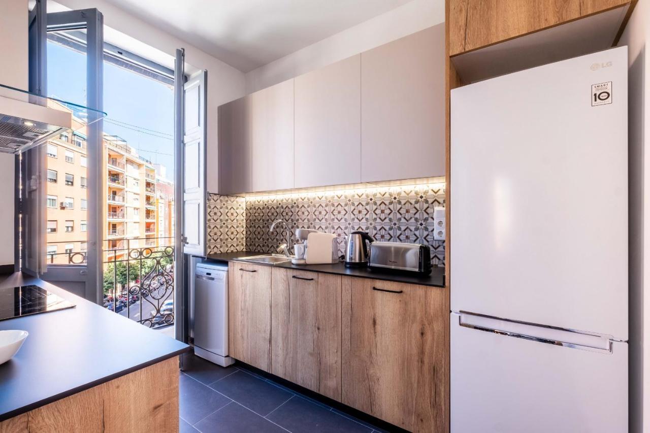 Well Lit And Creatively Designed Apartment Valencia