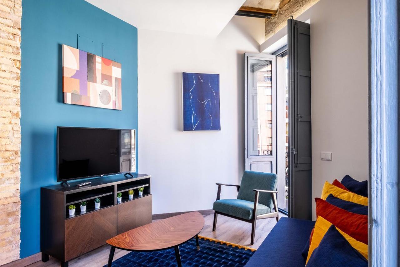 Well Lit And Creatively Designed Apartment *