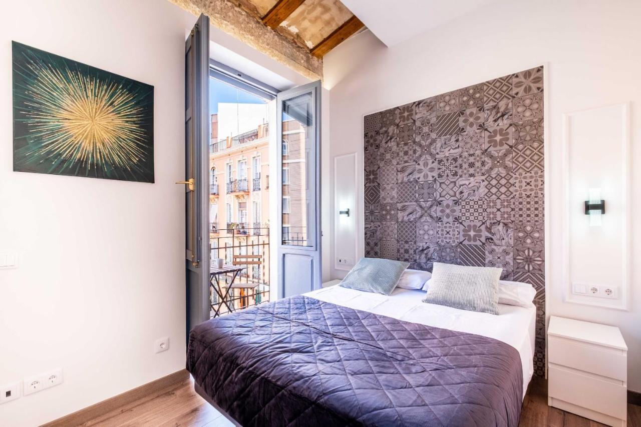 Beautifully Designed With Lots Of Natural Light Apartment *