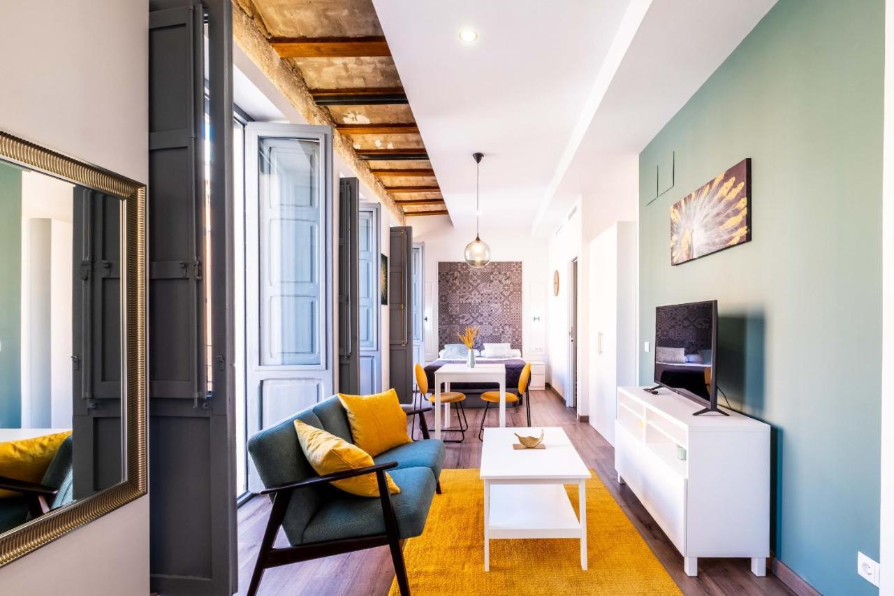 Apartment Beautifully Designed With Lots Of Natural Light *