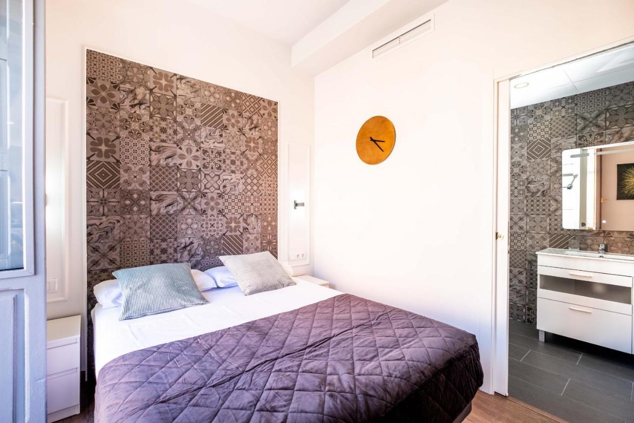Beautifully Designed With Lots Of Natural Light Apartment *
