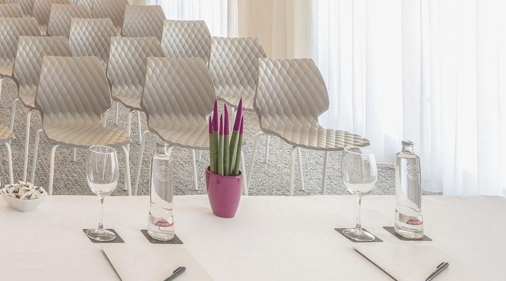 Rh Sorolla Centro Hotel 3*
