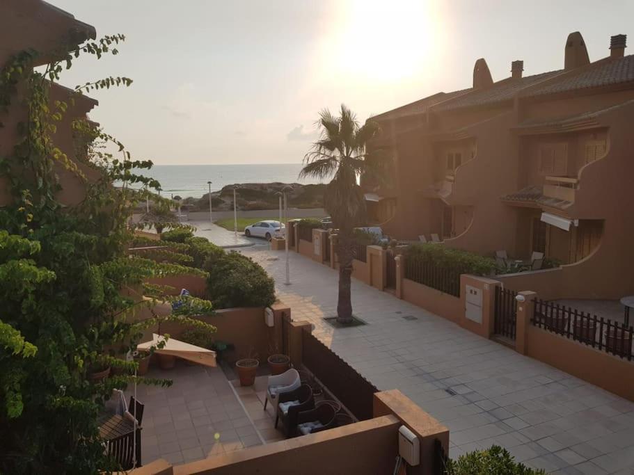 Ferienhaus Adosado En La Playa De El Perellonet Con Piscina, Pista Tenis