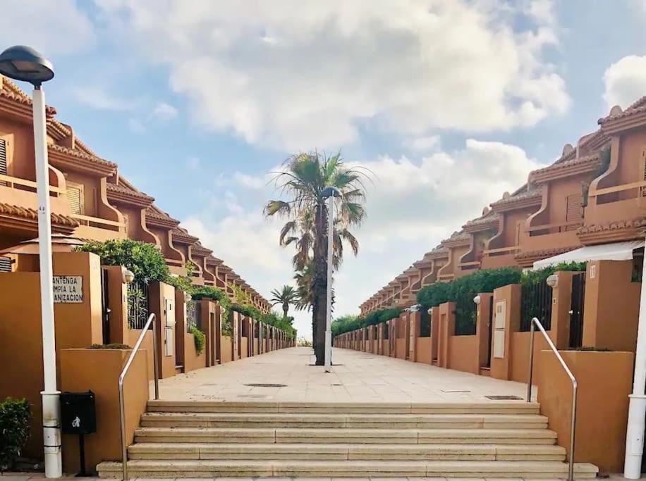 Ferienhaus Adosado En La Playa De El Perellonet Con Piscina, Pista Tenis Valencia