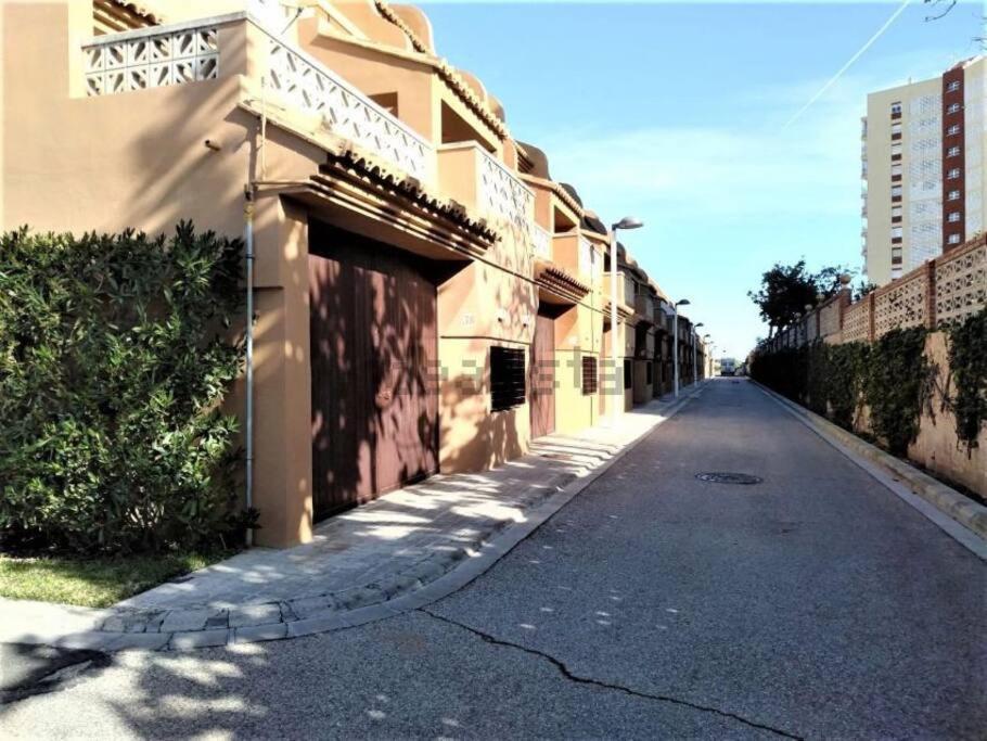 Ferienhaus Adosado En La Playa De El Perellonet Con Piscina, Pista Tenis *
