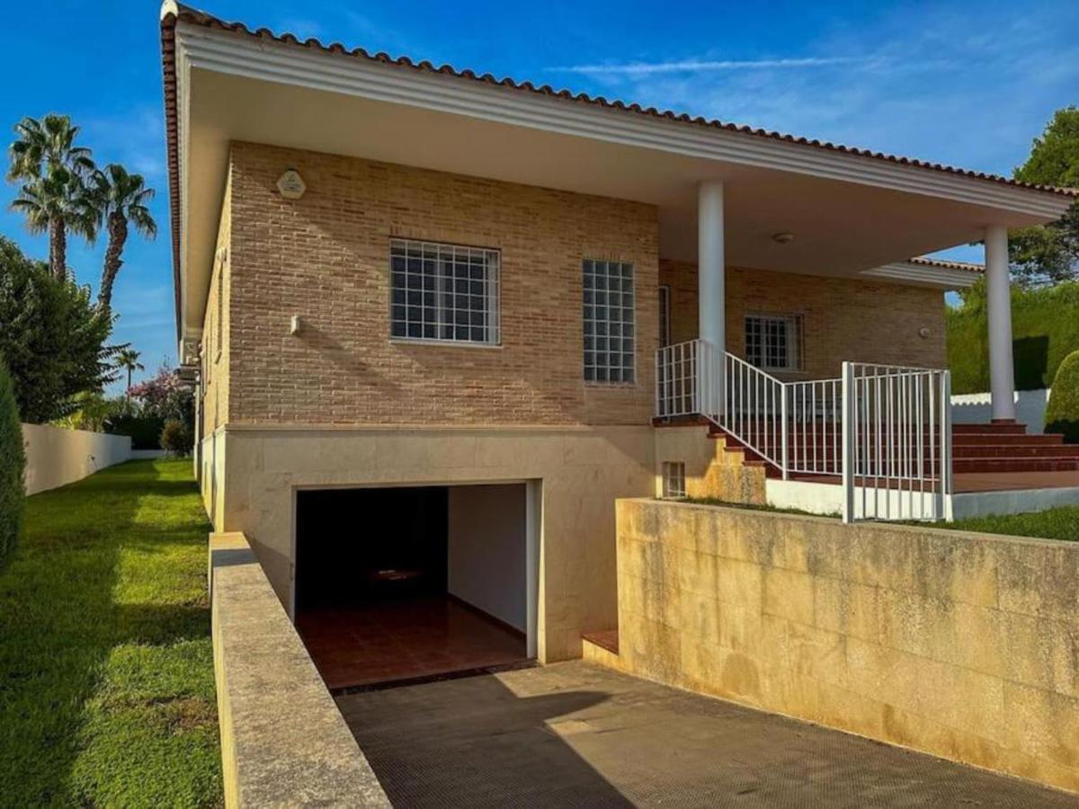 Con Piscina, Jardin Y Aire Acondicionado En La Eliana-l'eliana Pousada *