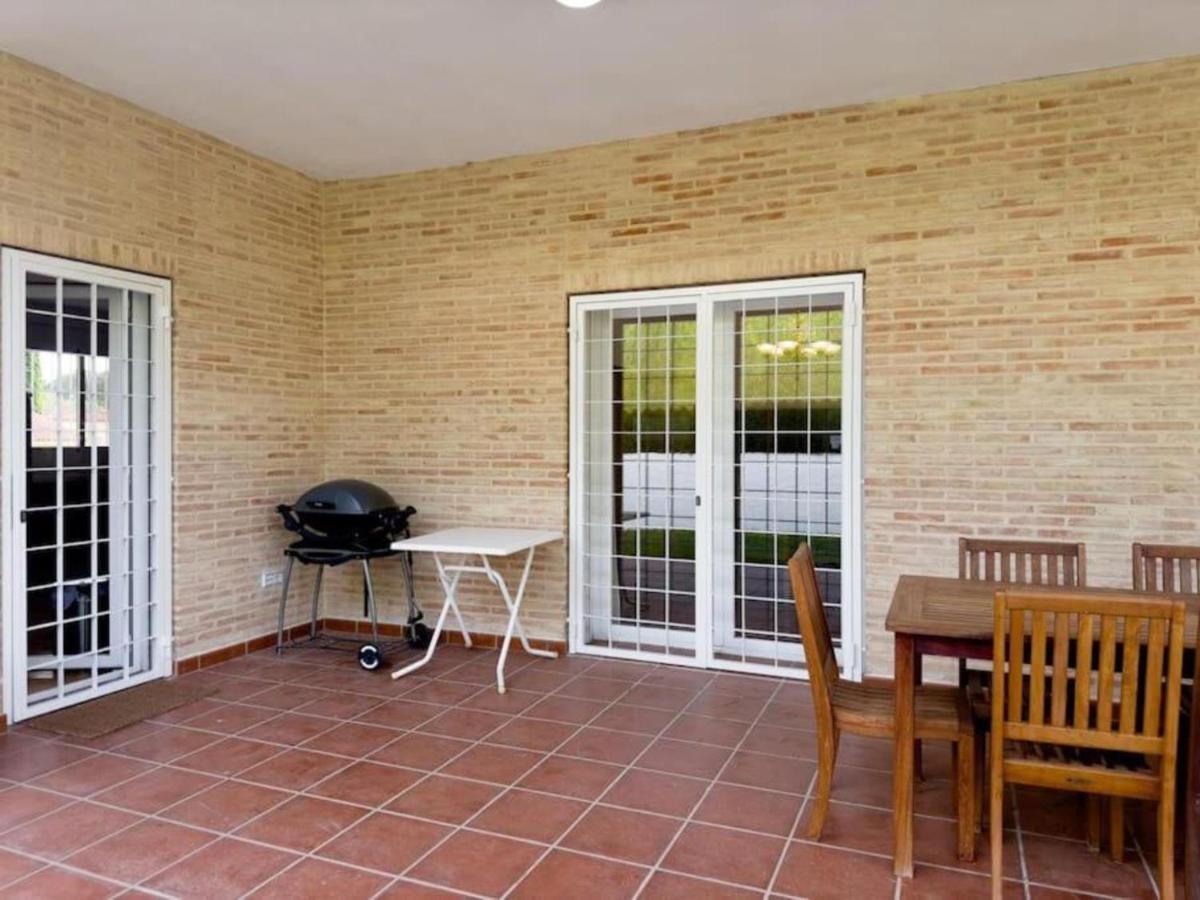 Pousada Con Piscina, Jardin Y Aire Acondicionado En La Eliana-l'eliana