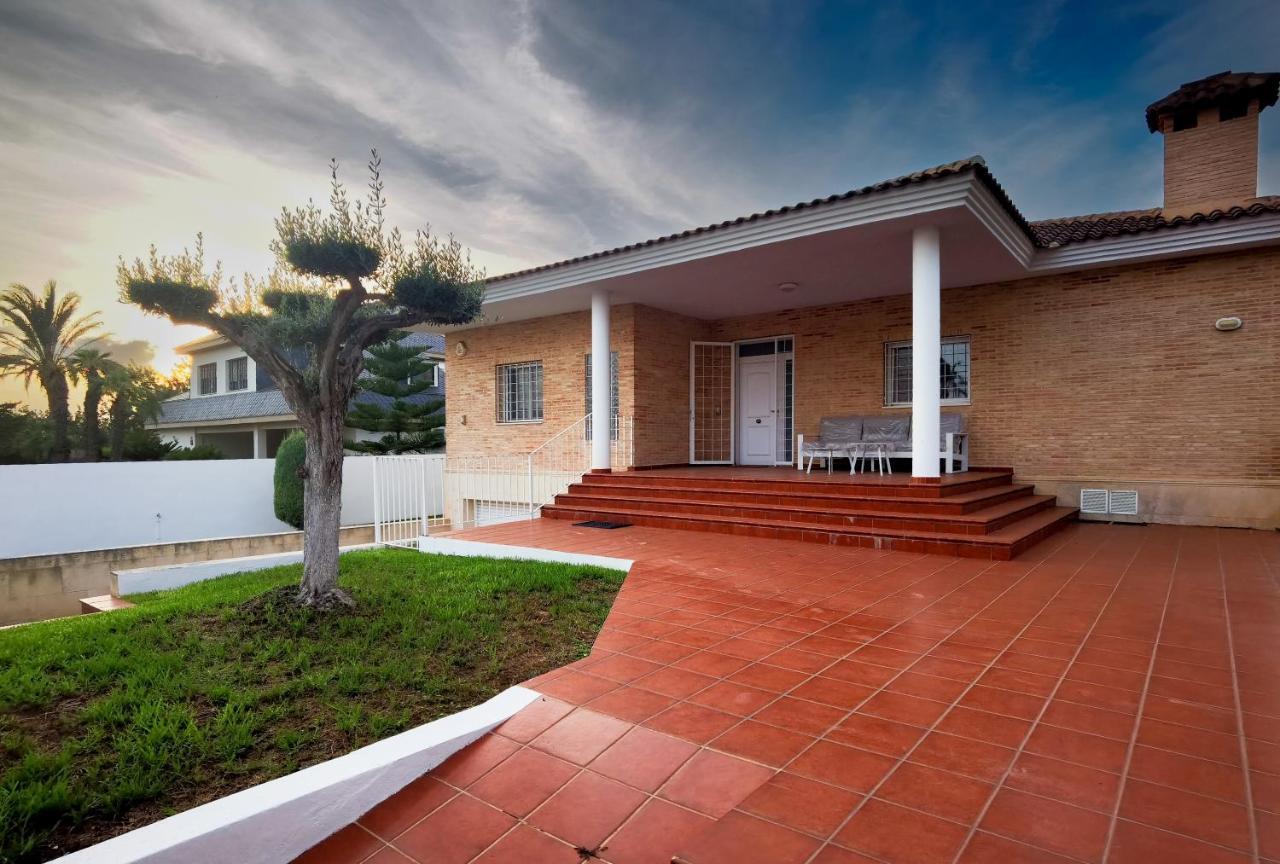 Pousada Con Piscina, Jardin Y Aire Acondicionado En La Eliana-l'eliana