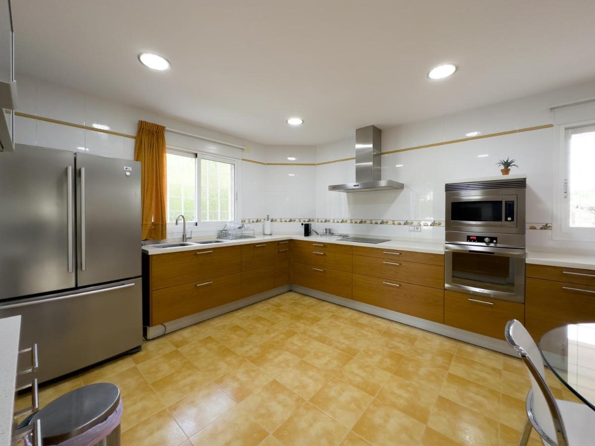 Pousada Con Piscina, Jardin Y Aire Acondicionado En La Eliana-l'eliana