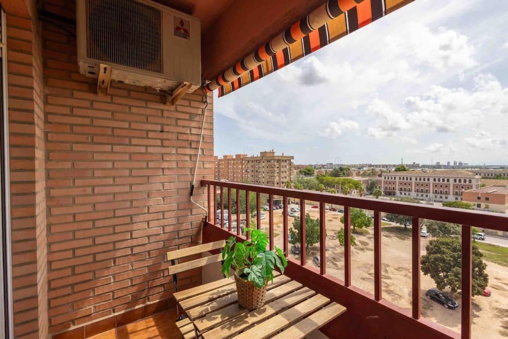15 Min. Metro Ride To The Center Apartment Valencia