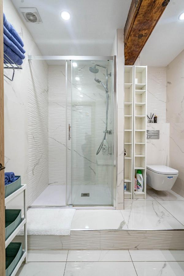 Central Luxury Flat With Free Parking Apartment
