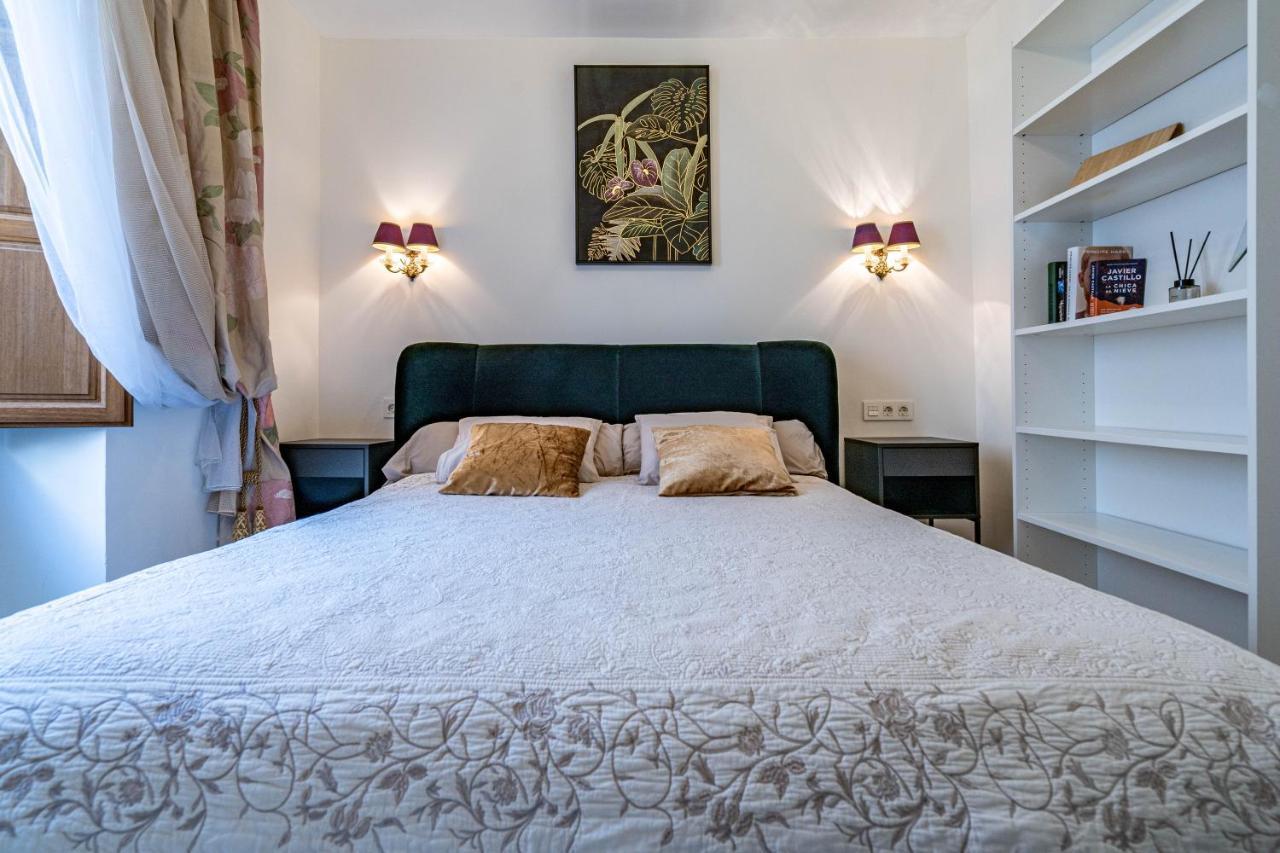 Central Luxury Flat With Free Parking