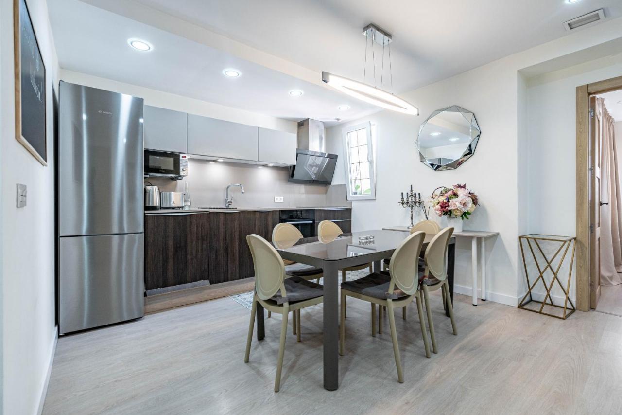 Central Luxury Flat With Free Parking