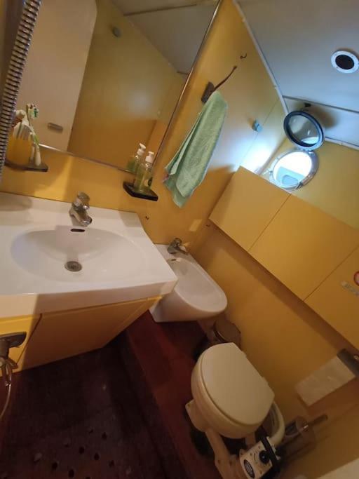Noche Insolita En Yate De 16m A 2 Minutos De La Playa Botel *