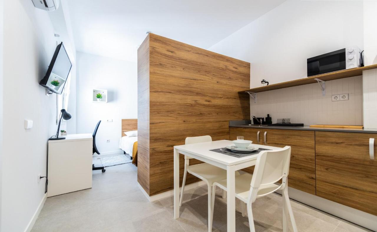 Estudio En Malvarrosa A Metros De La Playa, Con Terraza Y Zonas Comun