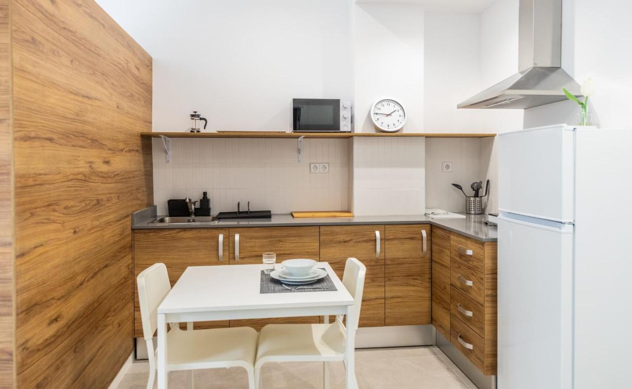 Estudio En Malvarrosa A Metros De La Playa, Con Terraza Y Zonas Comun * Valencia