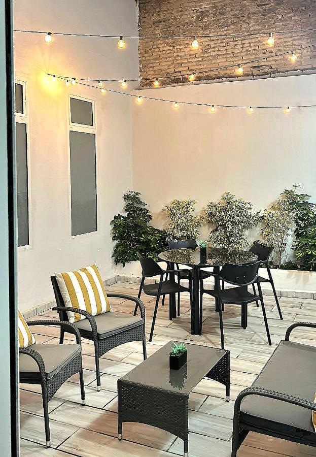 Apartment New! Renovated, Centrally Located, Private Entrance, Terrace Valencia