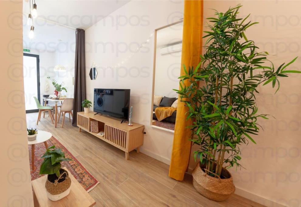 Ra - Stylish Loft - Walk To The Of Apartment
