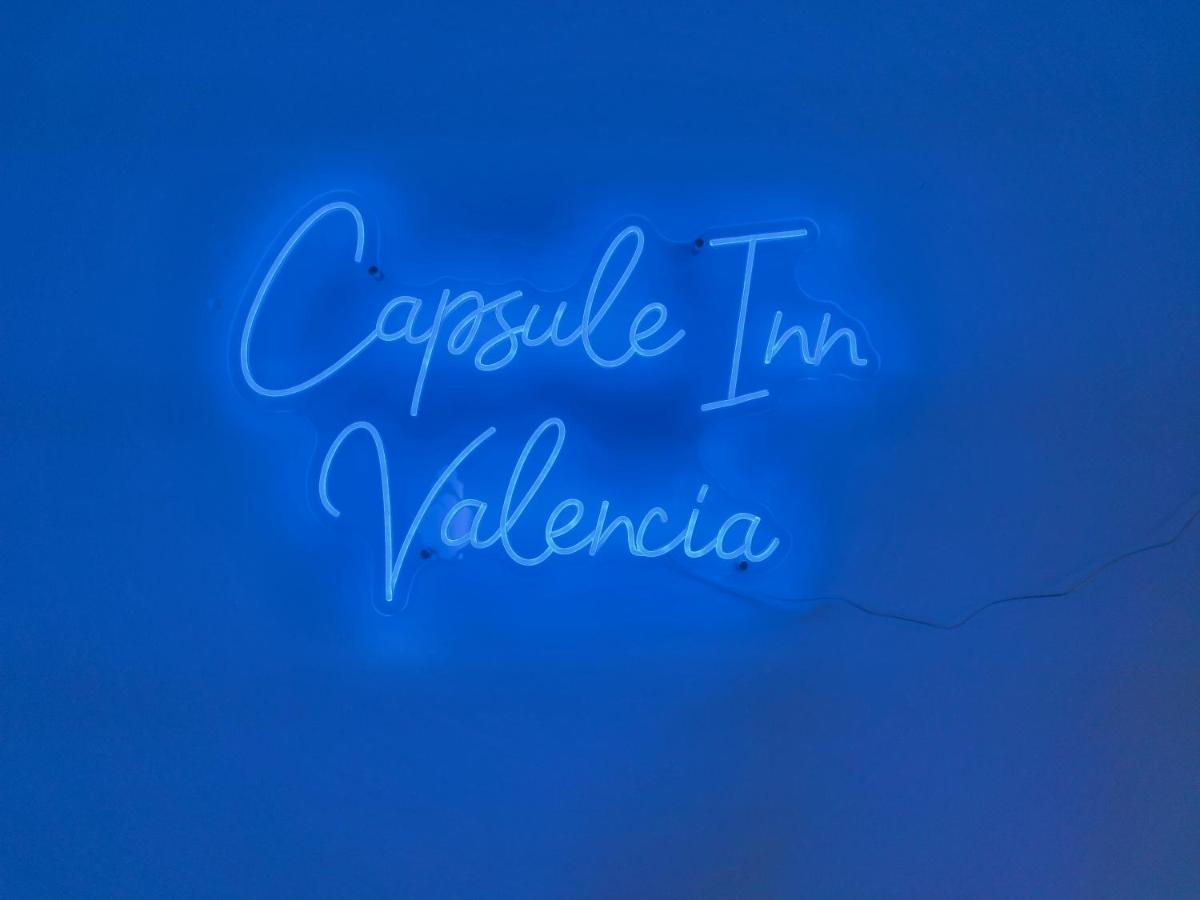 Capsule Capsule hotel