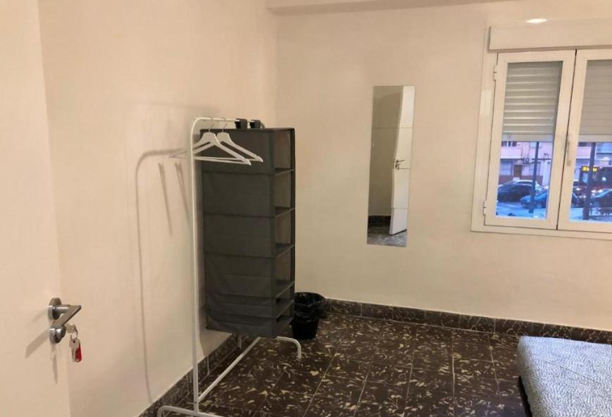 Habitación en casa particular Privadas Y Economicas A Un Paso De Cortes Valencianas Valencia