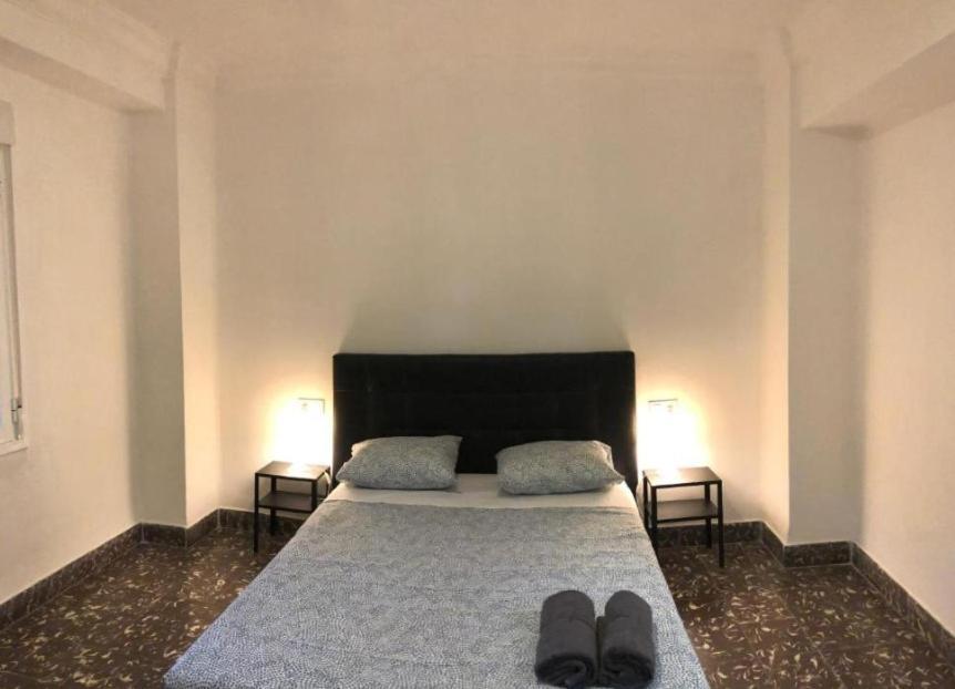 Habitación en casa particular Privadas Y Economicas A Un Paso De Cortes Valencianas *
