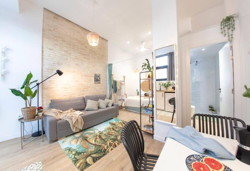 Apartment Al5 Seaside Bliss-stylish Loft Steps From Malvarrosa Valencia