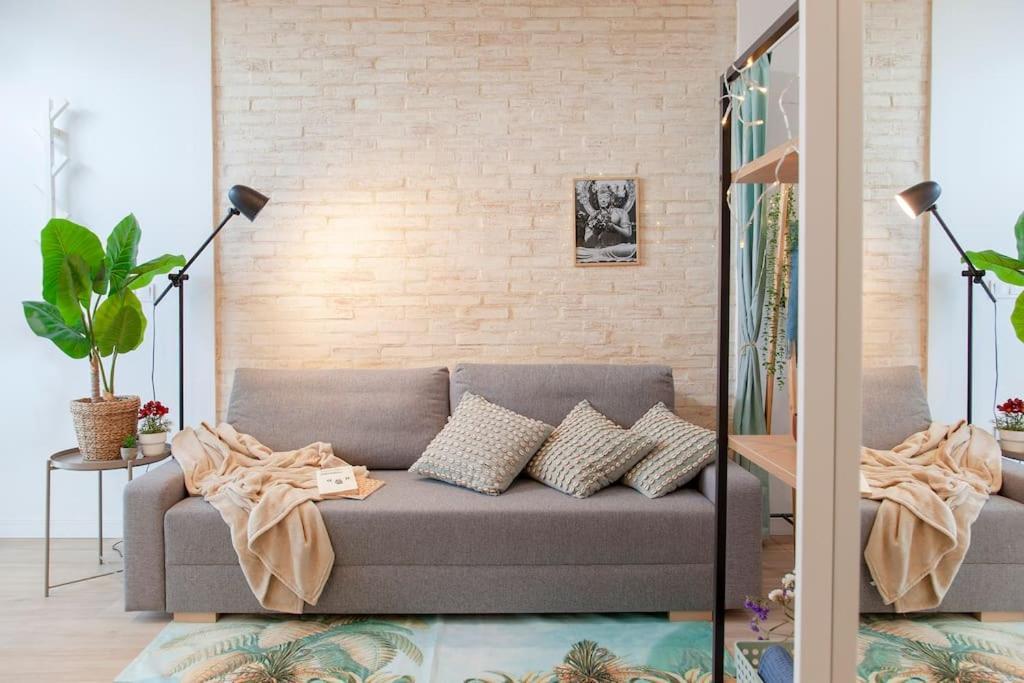 Apartment Al5 Seaside Bliss-stylish Loft Steps From Malvarrosa Valencia