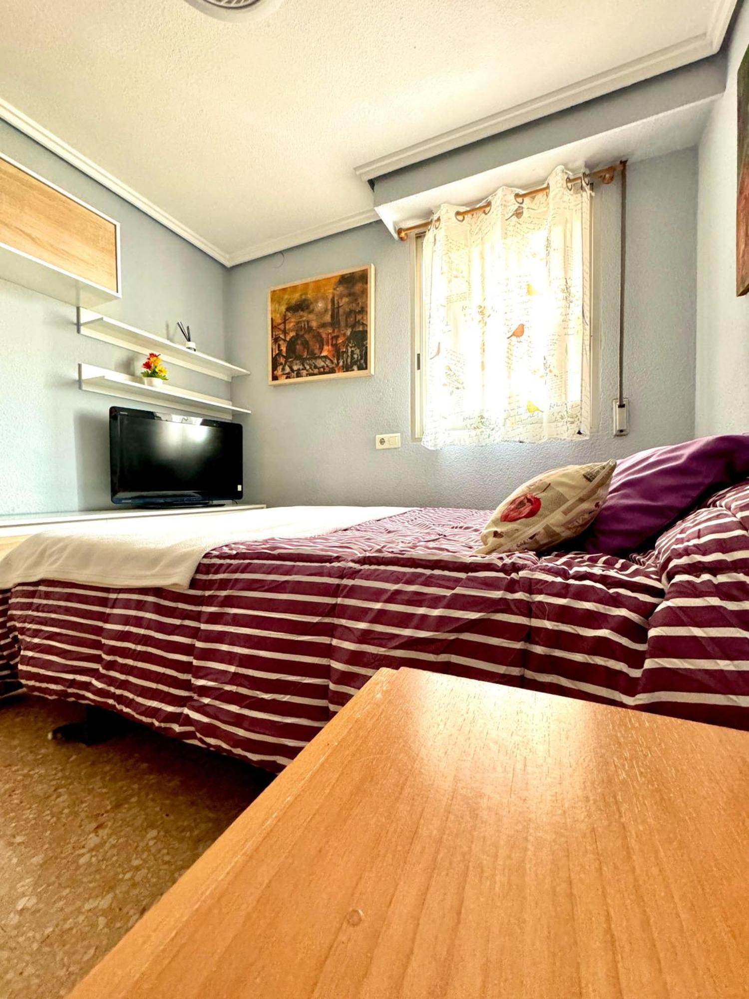 Homestay Blasco Ibanez Double With Private Bathroom In Shared